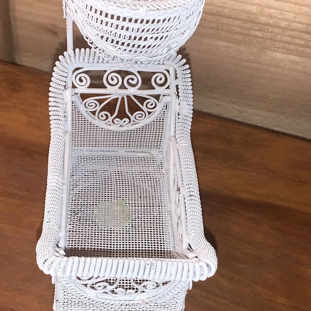 VTG Dollhouse Miniature Victorian Style Metal Wire White Wicker Bassinet Cradle
